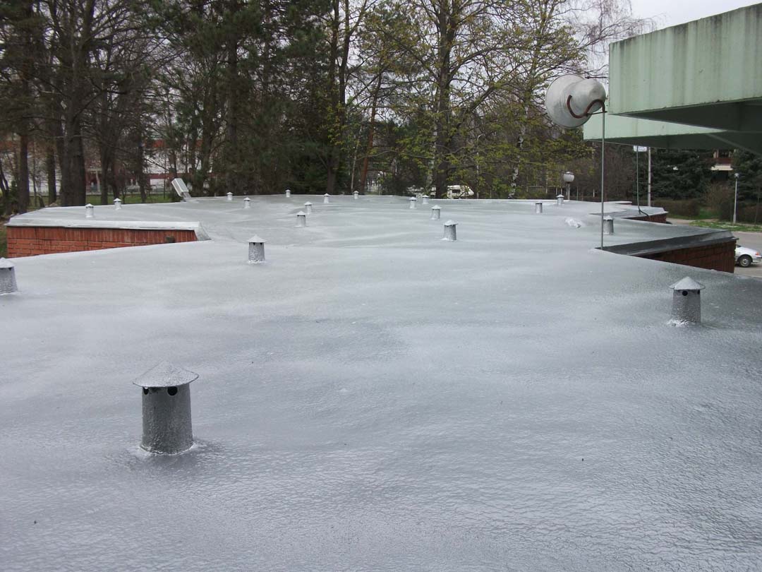 foam roof insulation with closed-cell material