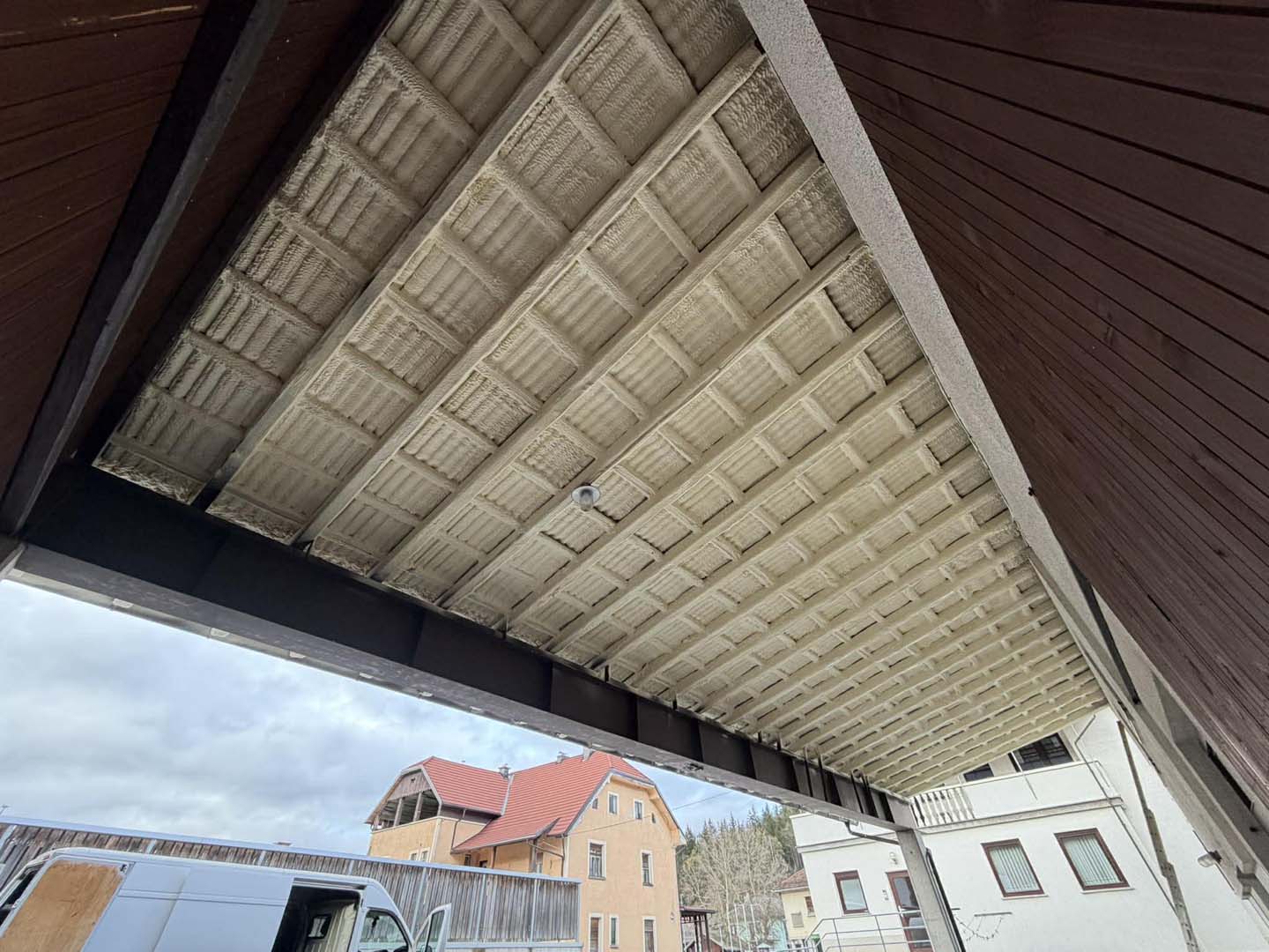 kocsi beálló purhab szigetelés